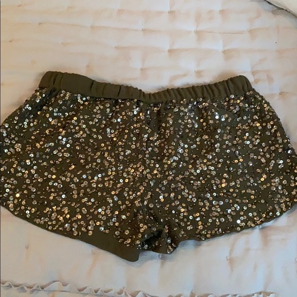 SOLD - GUESS sequence shorts - Picture 2 of 8